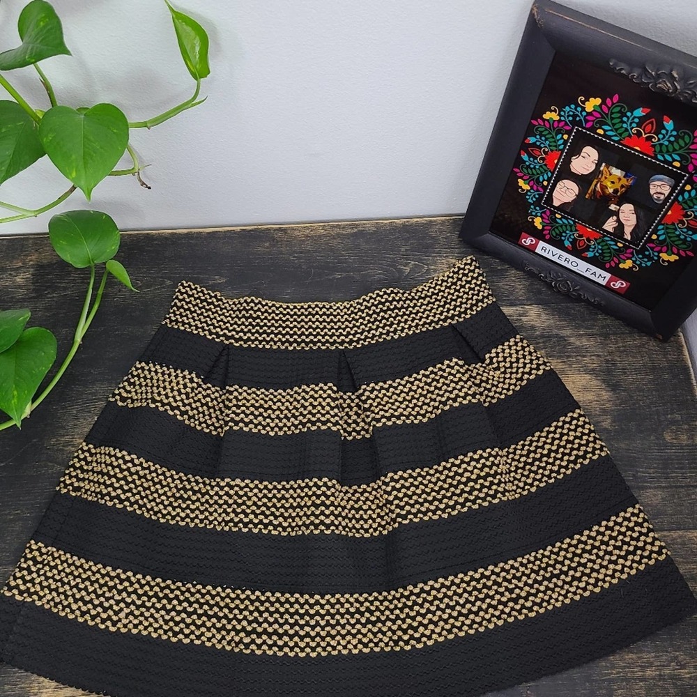 LÒRE | BLACK & GOLD SKIRT - Picture 2 of 7
